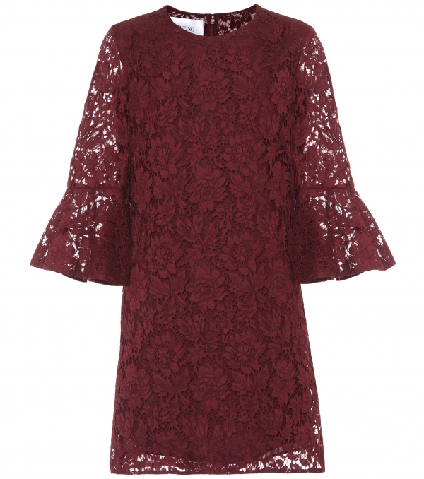 Дантелена рокля със свободни ръкави