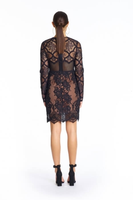 Дантелена рокля с подплата телесен цвят